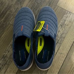 Skechers relaxed fit, air cooled, memory foam